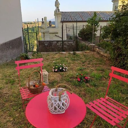 Terrazza Del Poggio Apartment Lubriano Екстериор снимка